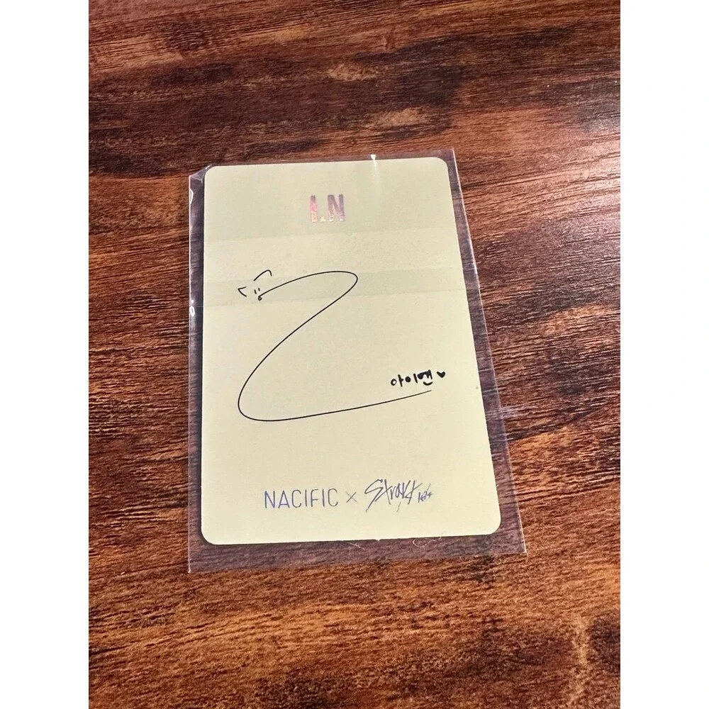 stray kids in jeongin nacific holo photocard round 2